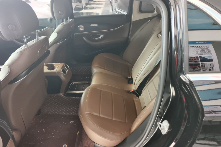 奔驰E级 2018款 改款 E 300 L 运动时尚型中控内饰7004