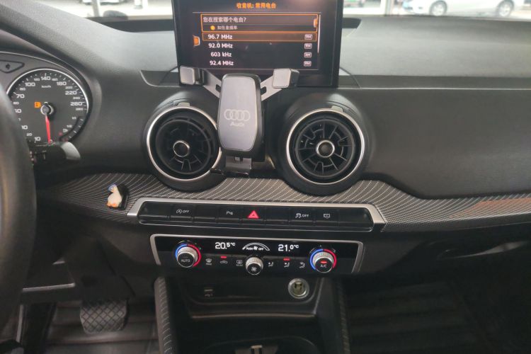奥迪Q2L 2020款 35 TFSI 时尚动感型中控内饰16