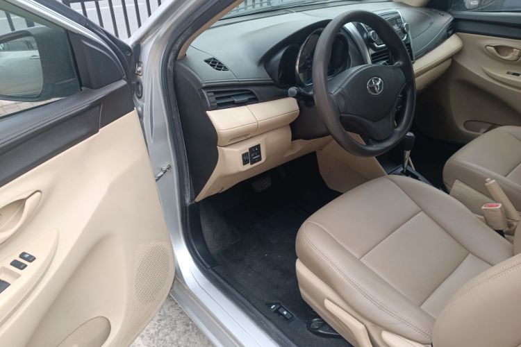 丰田 威驰 2014款 1.5L 自动智臻版中控内饰20