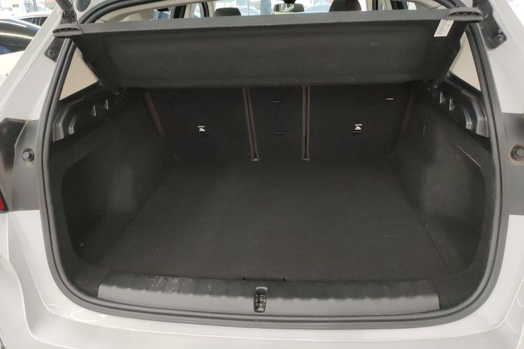 宝马iX1 2023款 eDrive25L X设计套装机舱底盘23