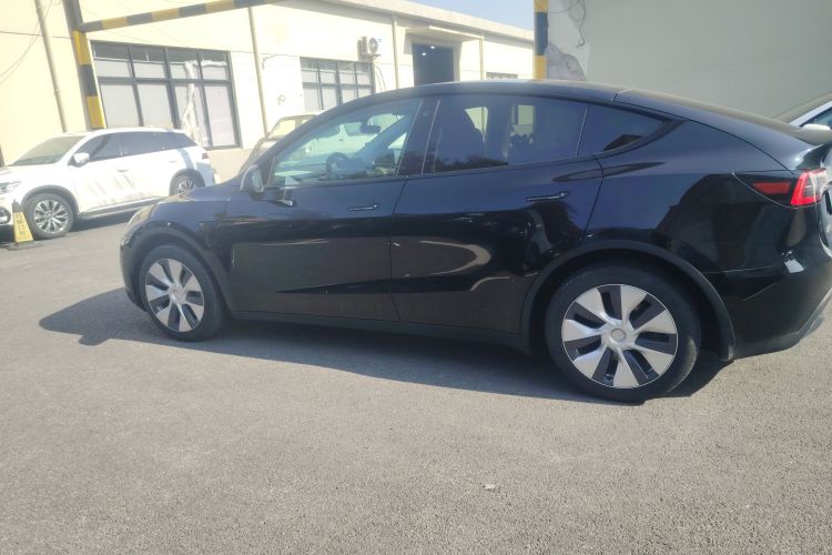 特斯拉 Model Y 2022款 改款 后轮驱动版车身外观4