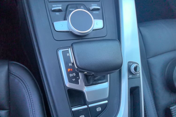 奥迪A4L 2018款 30周年年型 40 TFSI 时尚型中控内饰18