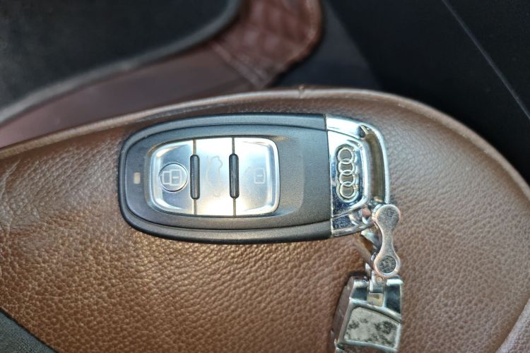 奥迪A4L 2016款 35 TFSI 自动舒适型中控内饰7001