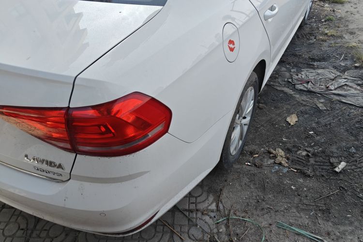 大众 朗逸 2017款 1.6L 手动舒适版车身外观9