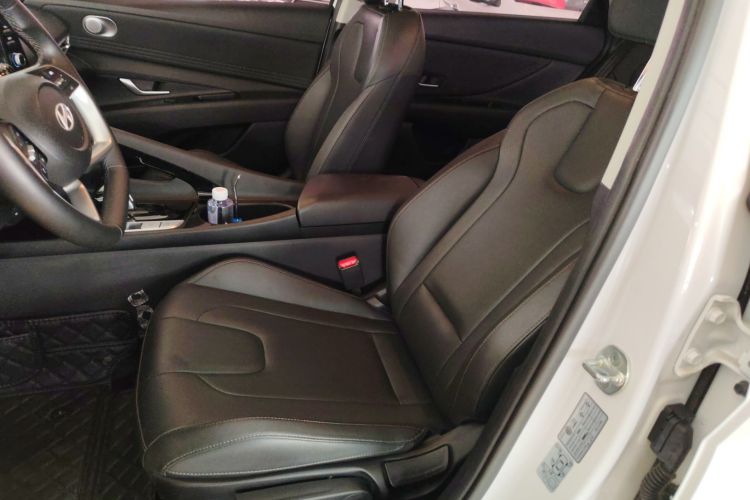 现代 伊兰特 2023款 1.5L CVT GLX精英版中控内饰19