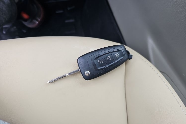 福特 福克斯 2018款 三厢经典 1.6L 自动舒适型智行版中控内饰7001