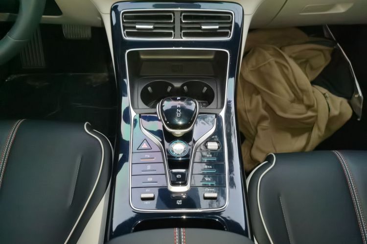 比亚迪 秦PLUS 2021款 DM-i 55KM 旗舰型局部细节18