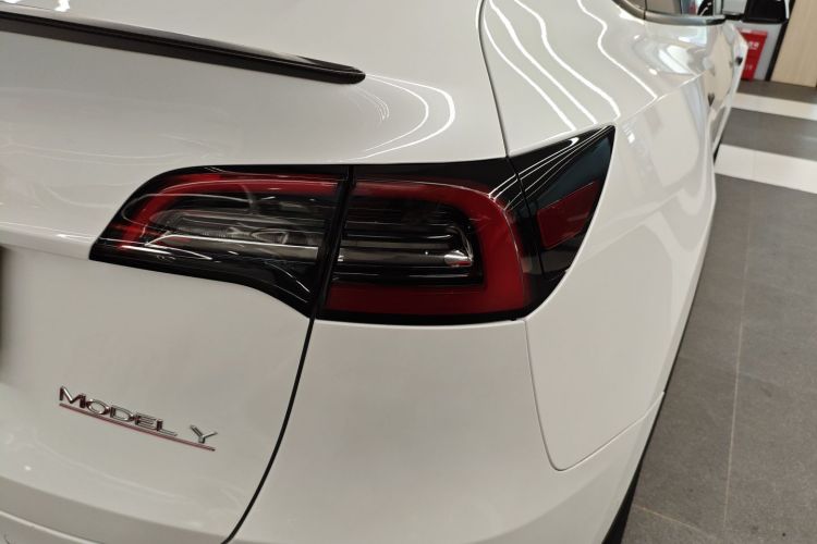 特斯拉 Model Y 2022款 Performance高性能全轮驱动版车身外观6002