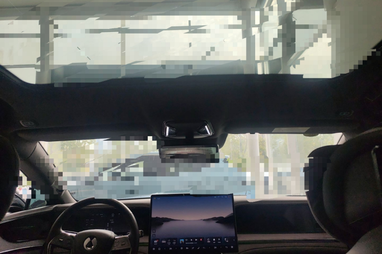 腾势Z9 2024款 1100km 四驱Ultra版中控内饰22