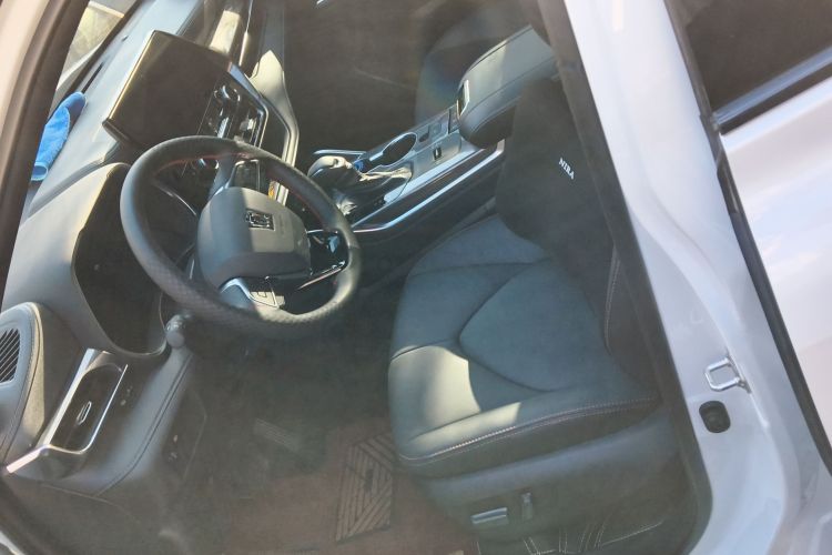 丰田 皇冠陆放 2024款 2.5L HEV四驱豪华版中控内饰19