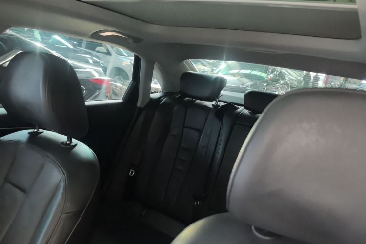 奥迪A4L 2019款 40 TFSI 时尚型 国V中控内饰22