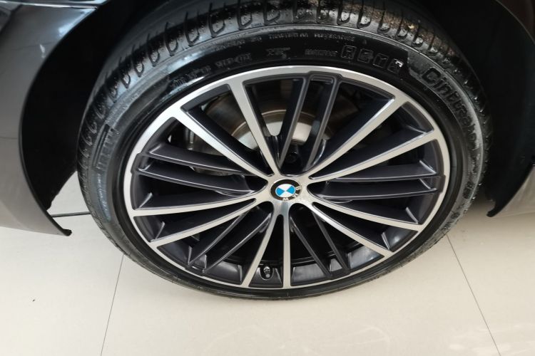 宝马5系 2022款 改款 530Li 领先型 M运动套装车身外观6008