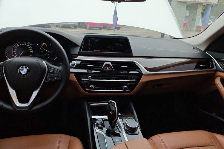 宝马5系 2018款 528Li 上市特别版中控内饰16