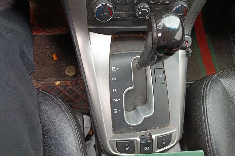 雪佛兰 科帕奇 2015款 2.4L 四驱旗舰版 7座中控内饰18