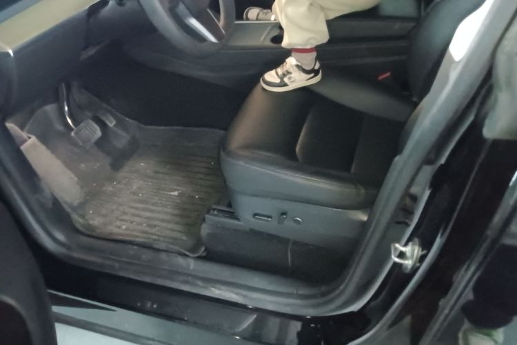 特斯拉 Model Y 2022款 改款 后轮驱动版中控内饰19