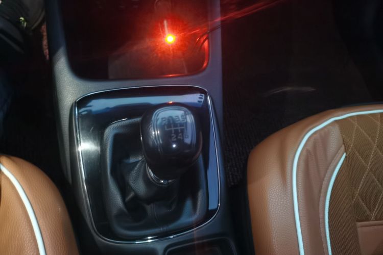 起亚K3 2016款 1.6L 手动GL中控内饰18