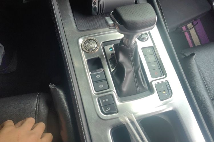 比亚迪 唐 2018款 2.0T 自动智联尊荣型 5座 国V中控内饰18