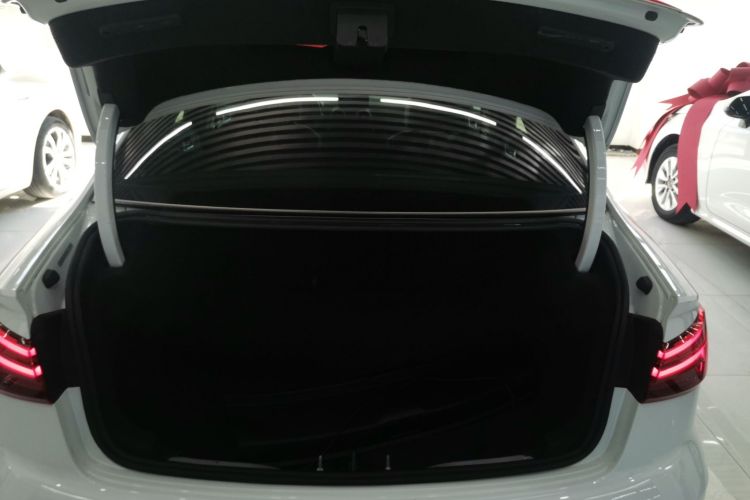 奥迪A3 2018款 30周年年型 Limousine 35 TFSI 时尚型机舱底盘23