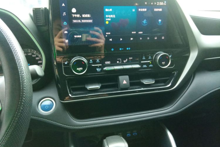 丰田 汉兰达 2022款 双擎 2.5L 两驱尊贵版 7座局部细节16