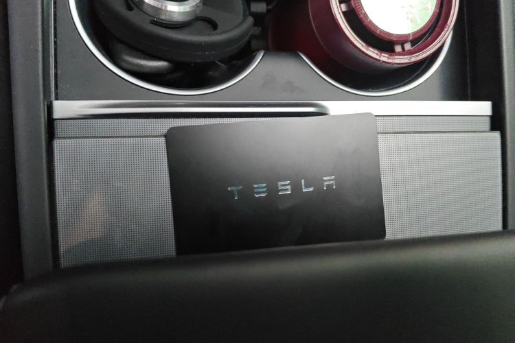 特斯拉 Model Y 2025款 后轮驱动版中控内饰7001