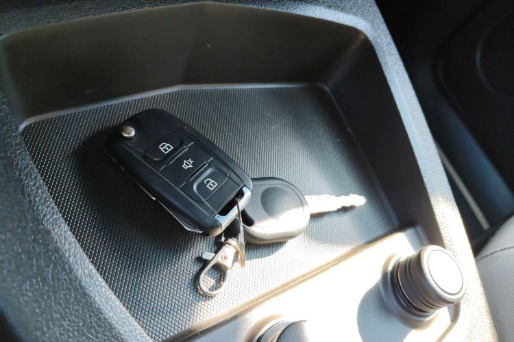 五菱汽车 五菱宏光 2016款 1.5L 改款S舒适型中控内饰11