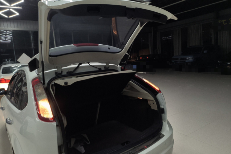 福特 福克斯 2013款 两厢经典 1.8L 自动时尚型机舱底盘23