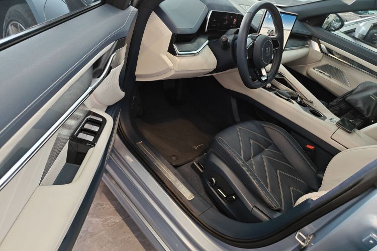 极氪001 2022款 超长续航双电机 YOU版中控内饰20