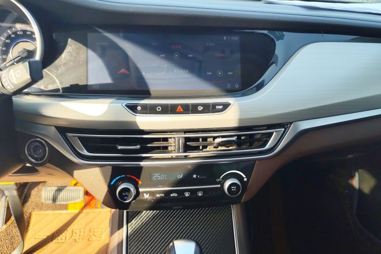 长安 逸动 2018款 1.6L GDI 自动领尚型局部细节16