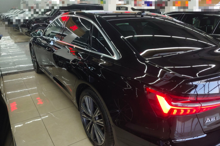 奥迪A6L 2025款 改款 45 TFSI 臻选动感型车身外观4