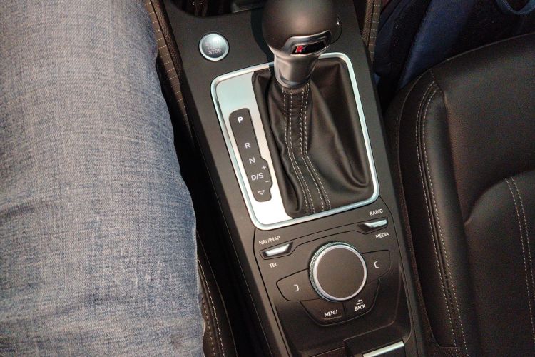 奥迪Q2L 2023款 35TFSI 时尚动感型中控内饰18