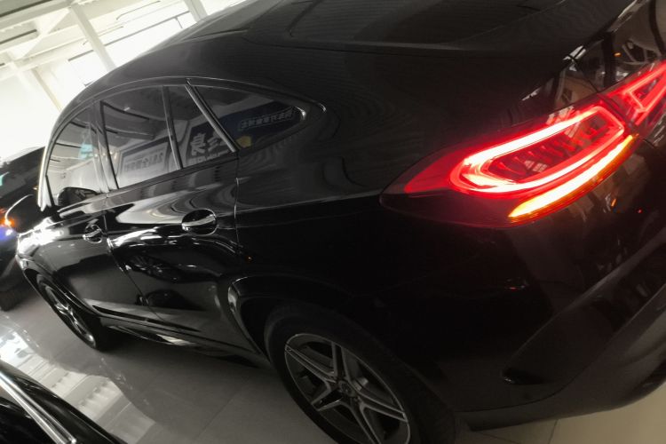 奔驰GLE轿跑 2020款 GLE 450 4MATIC 轿跑SUV 时尚型车身外观4