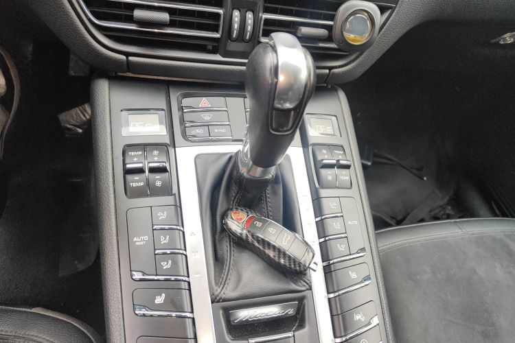 保时捷 2020款 Macan 2.0T中控内饰18