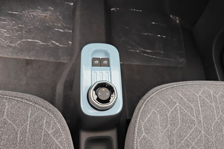 吉利银河 2024款 熊猫mini 200km 耐力熊中控内饰18