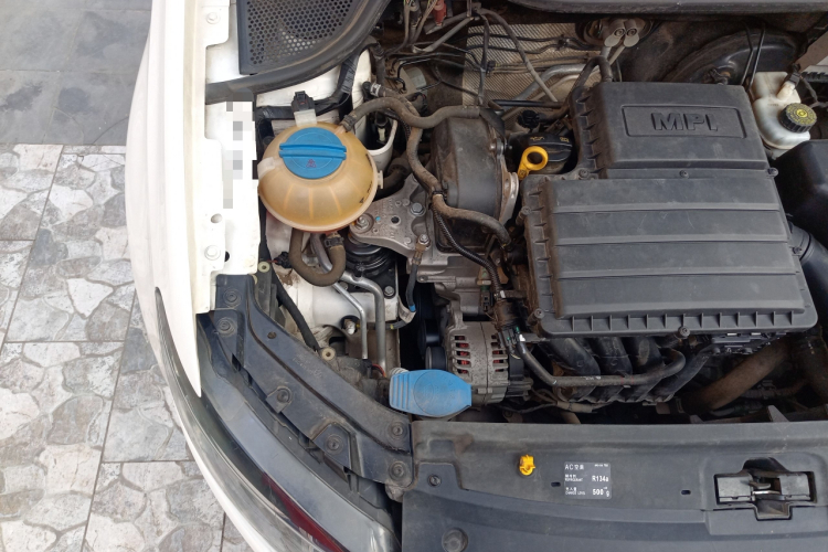 大众 Polo 2016款 1.4L 自动风尚型机舱底盘25