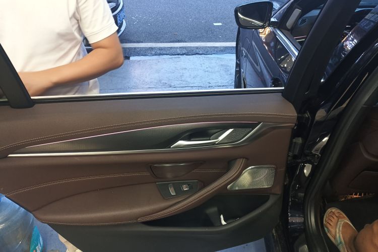 宝马5系新能源 2022款 改款二 535Le 先锋版M运动套装中控内饰7008