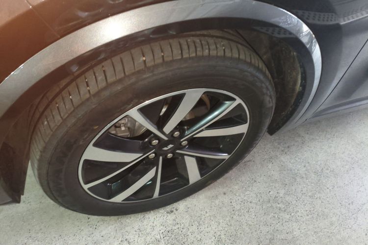 理想汽车 理想L8 2023款 Pro车身外观6007