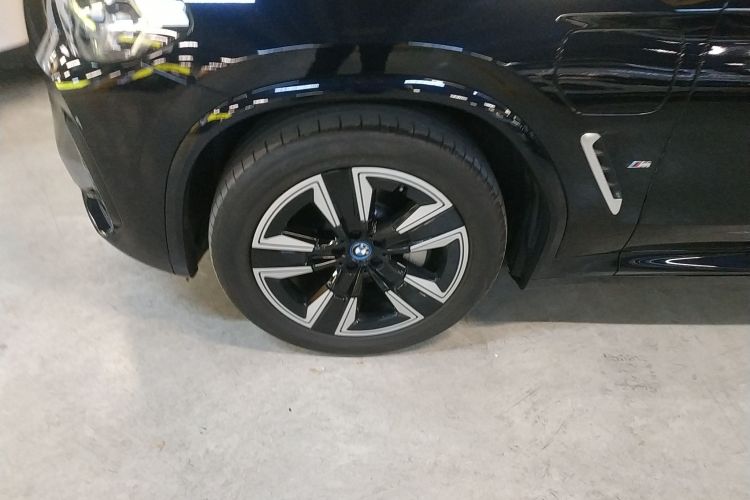 宝马iX3 2024款 领先型车身外观6007