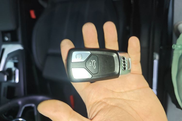 奥迪A4L 2022款 40 TFSI 时尚动感型中控内饰11