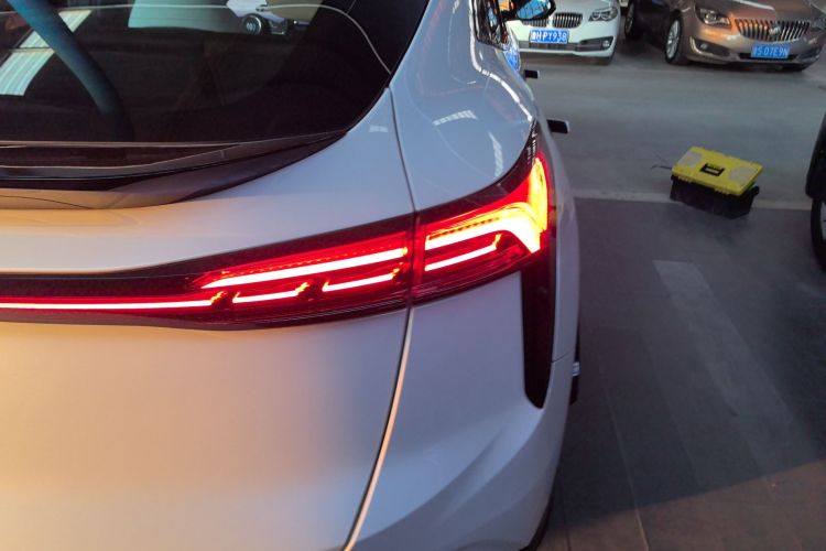 别克E4 2023款 GS版车身外观9