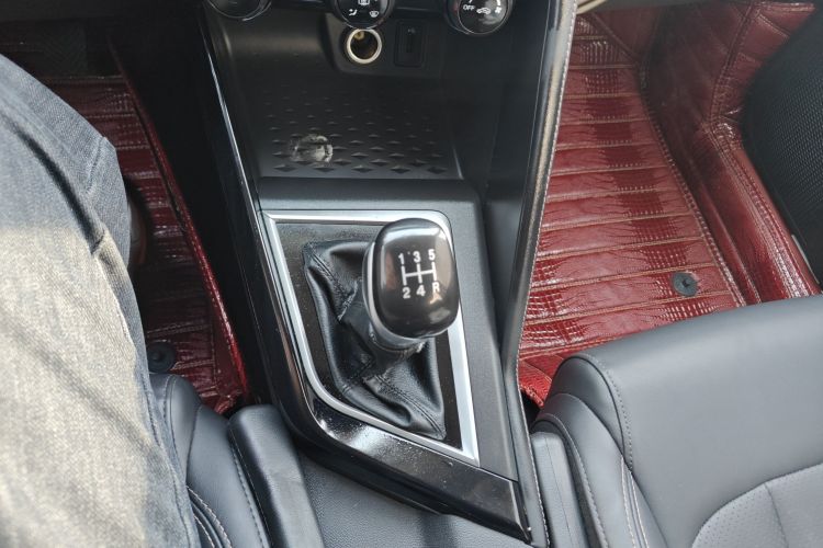 长安CS15 2021款 1.5L 手动进取型中控内饰18