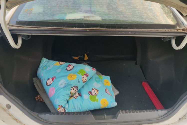 奇瑞 艾瑞泽3 2015款 1.5L 手动够真版机舱底盘23