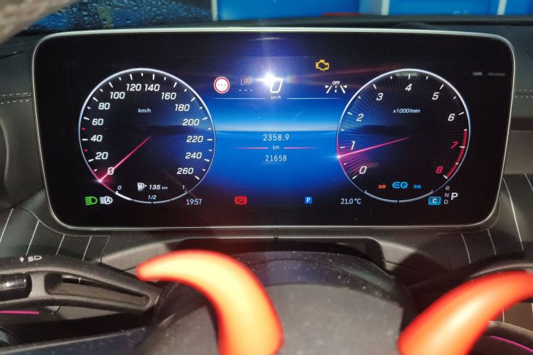 奔驰C级 2022款 C 260 L 皓夜运动版中控内饰15