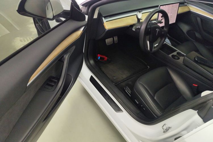 特斯拉 Model 3 2021款 Performance高性能全轮驱动版中控内饰7003