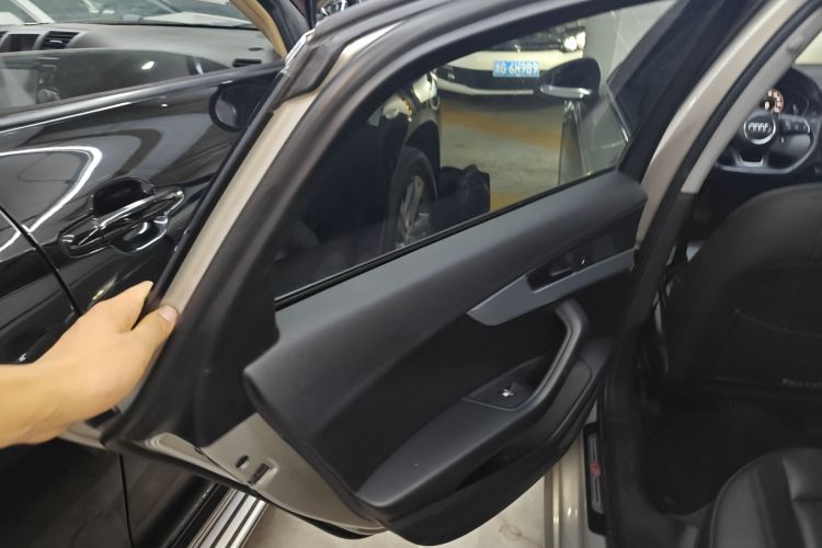 奥迪A4L 2017款 Plus 40 TFSI 运动型中控内饰7008