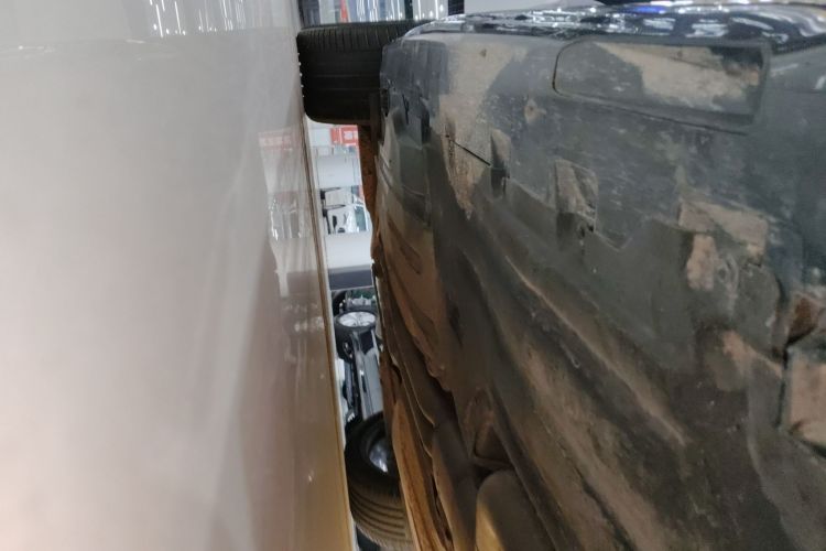 宝马X6 2023款 xDrive40i 尊享型 M运动套装局部细节9001