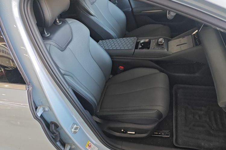 比亚迪 秦L 2024款 DM-i 120KM超越型局部细节41