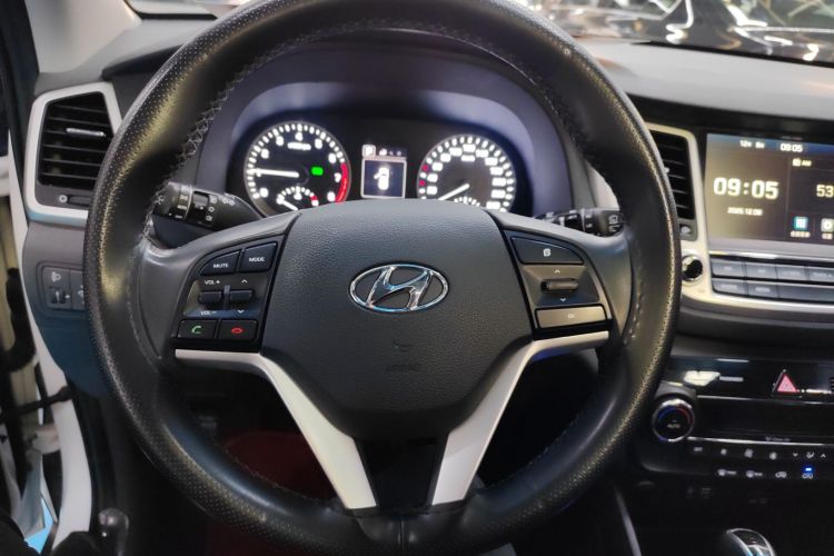 现代 途胜 2018款 1.6T 双离合两驱15周年特别版局部细节13