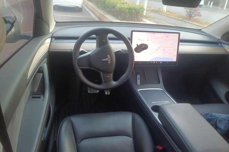 特斯拉 Model Y 2021款 标准续航后驱版中控内饰13