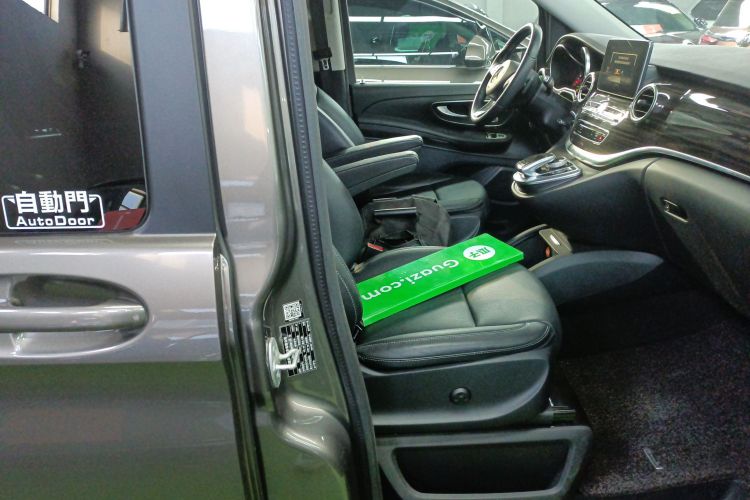 奔驰V级 2017款 V 260 领航版局部细节41