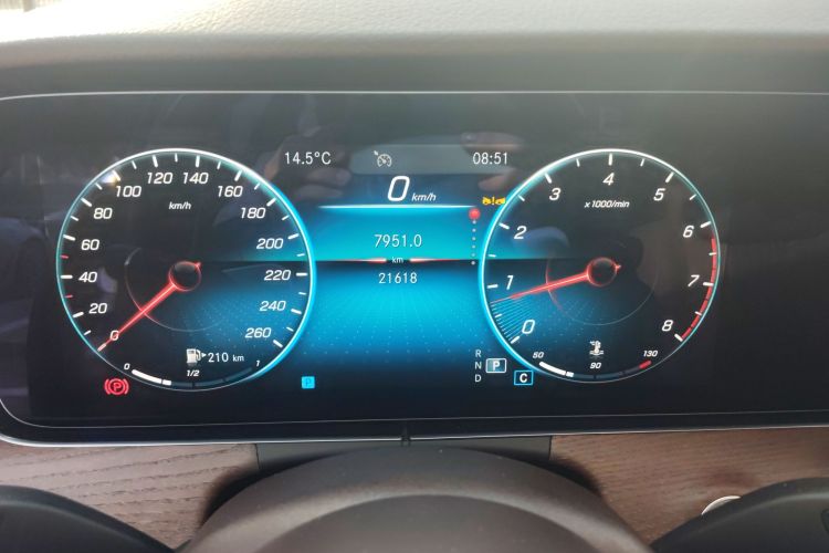 奔驰E级 2023款 改款 E 300 L 时尚型中控内饰14